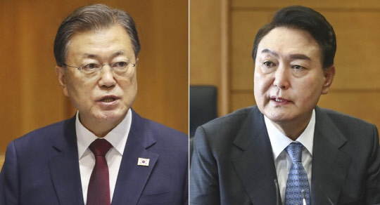 문재인 대통령과 윤석열 대통령 당선인. <연합뉴스>